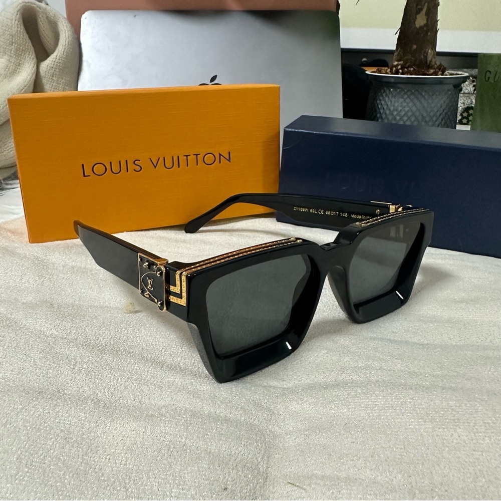 ✨LV women's sunglasses✨
